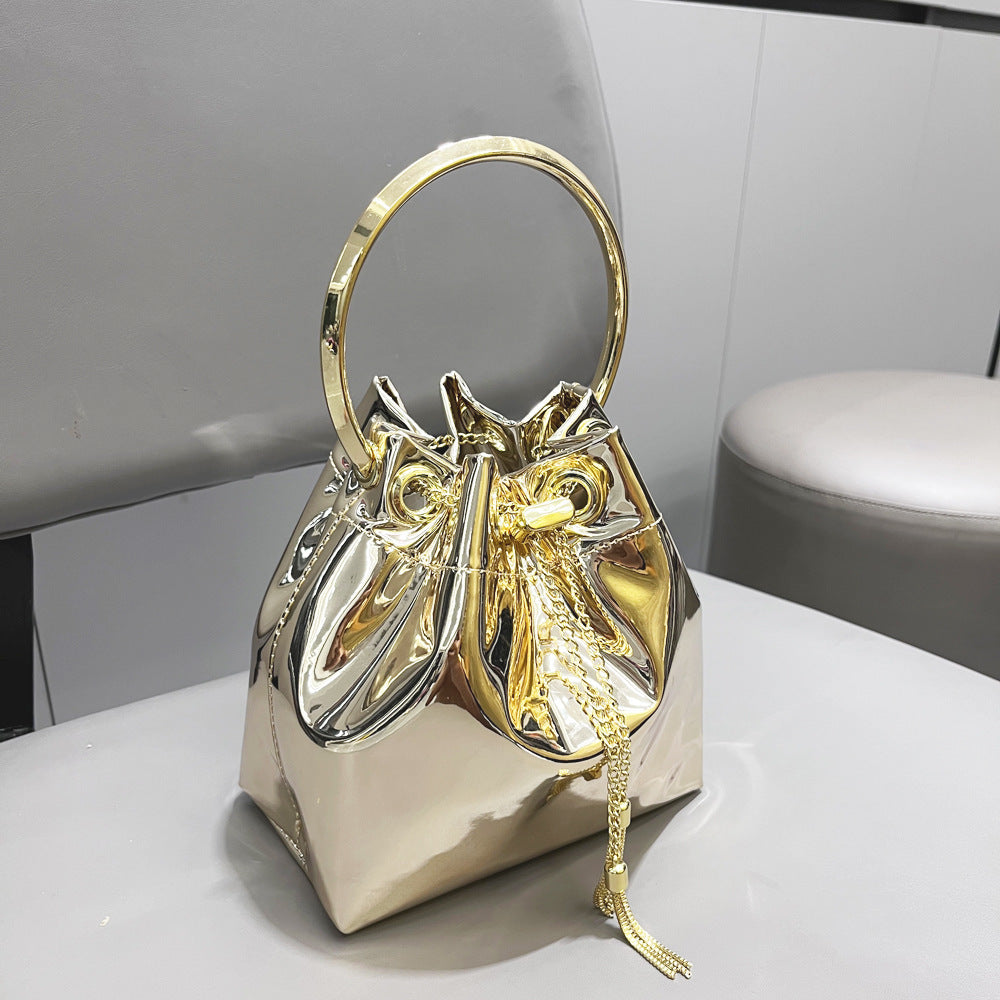 Bolso bandolera con cadena metálica para mujer