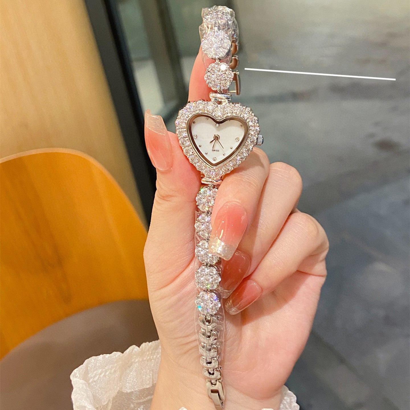 Reloj de espina de pescado con diamantes de moda informal para mujer