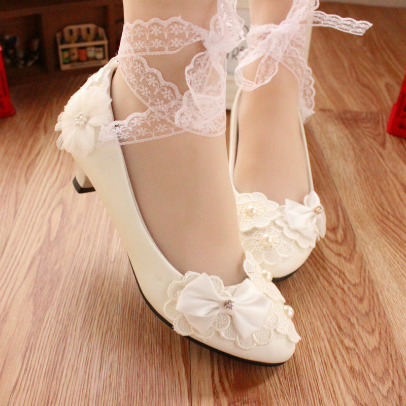 Zapatos de novia para dama de honor con lazo blanco