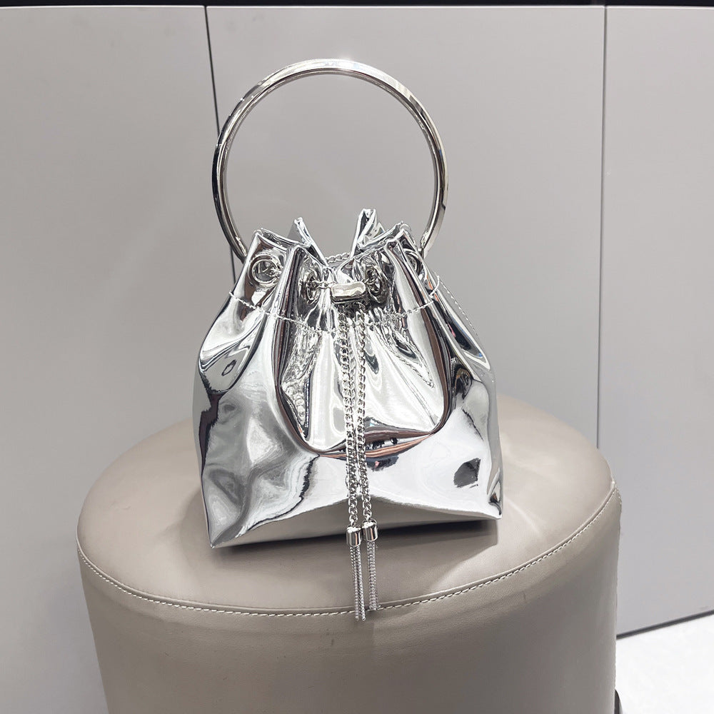 Bolso bandolera con cadena metálica para mujer