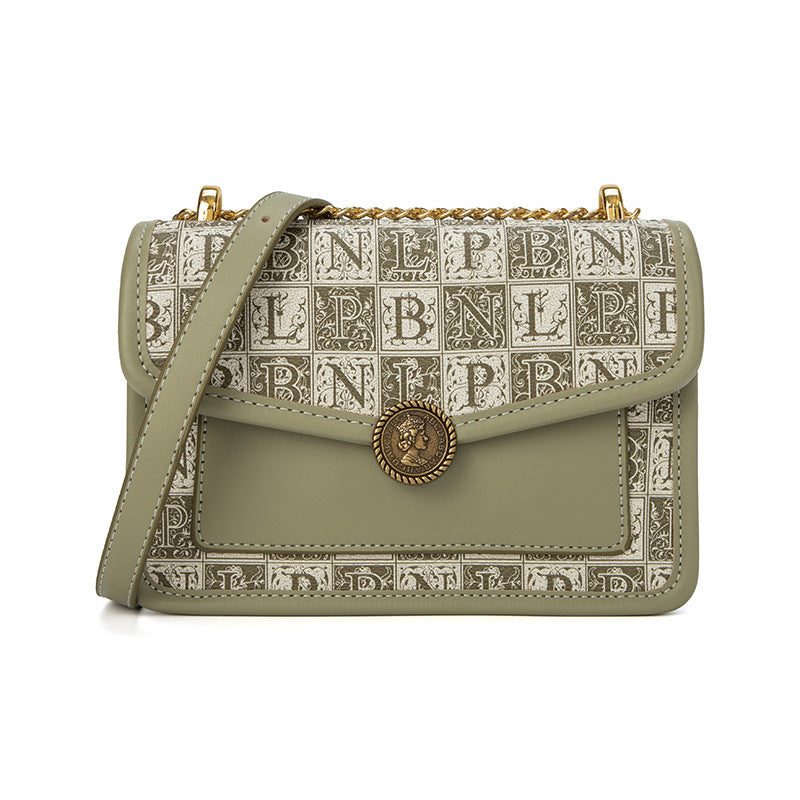 Bolso bandolera con cadena y letras estampadas