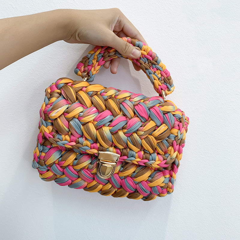 Bolso bandolera tejido a mano en crochet