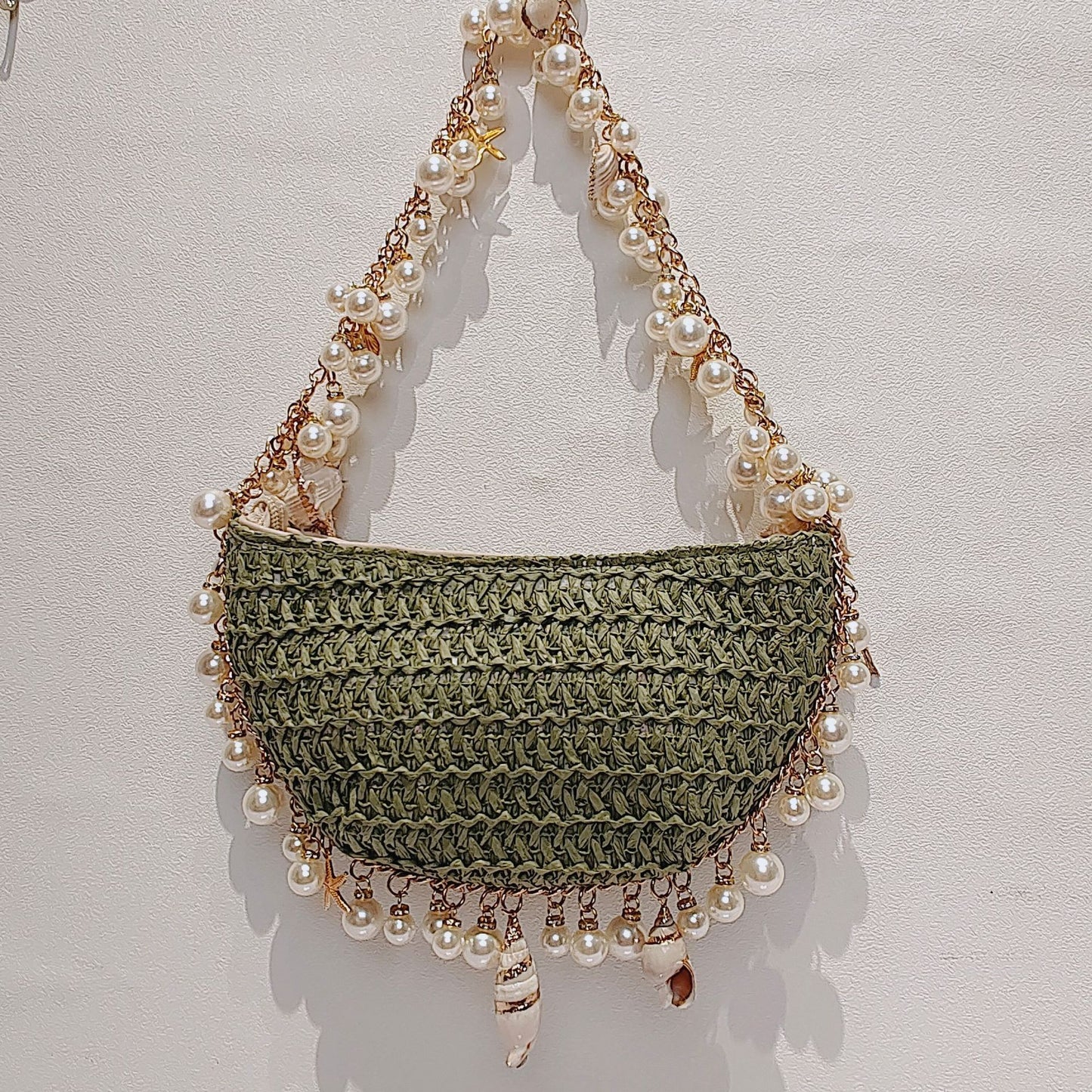 Bolso de paja con forma de caracol y perlas para vacaciones en la playa en verano