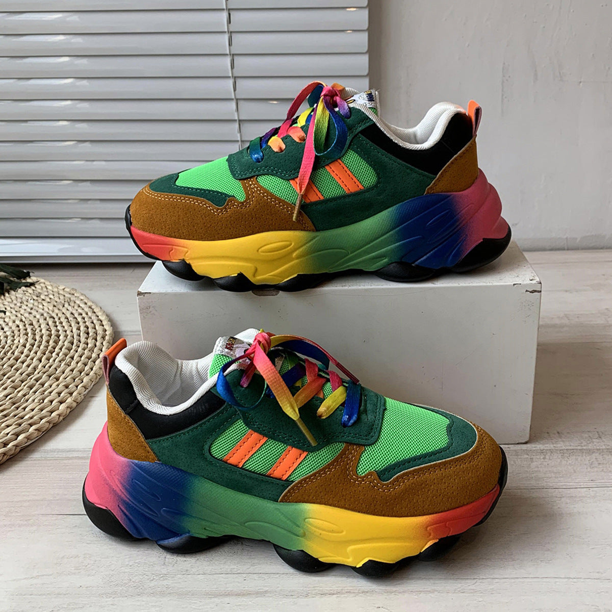 Zapatillas deportivas de suela gruesa de colores para mujer