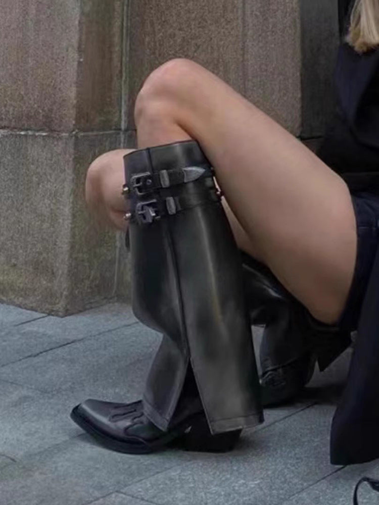 Botas de mujer con hebilla de cinturón bordada