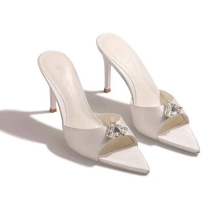 Zapatos de tacón alto con diamantes de imitación y punta de satén a juego para mujer