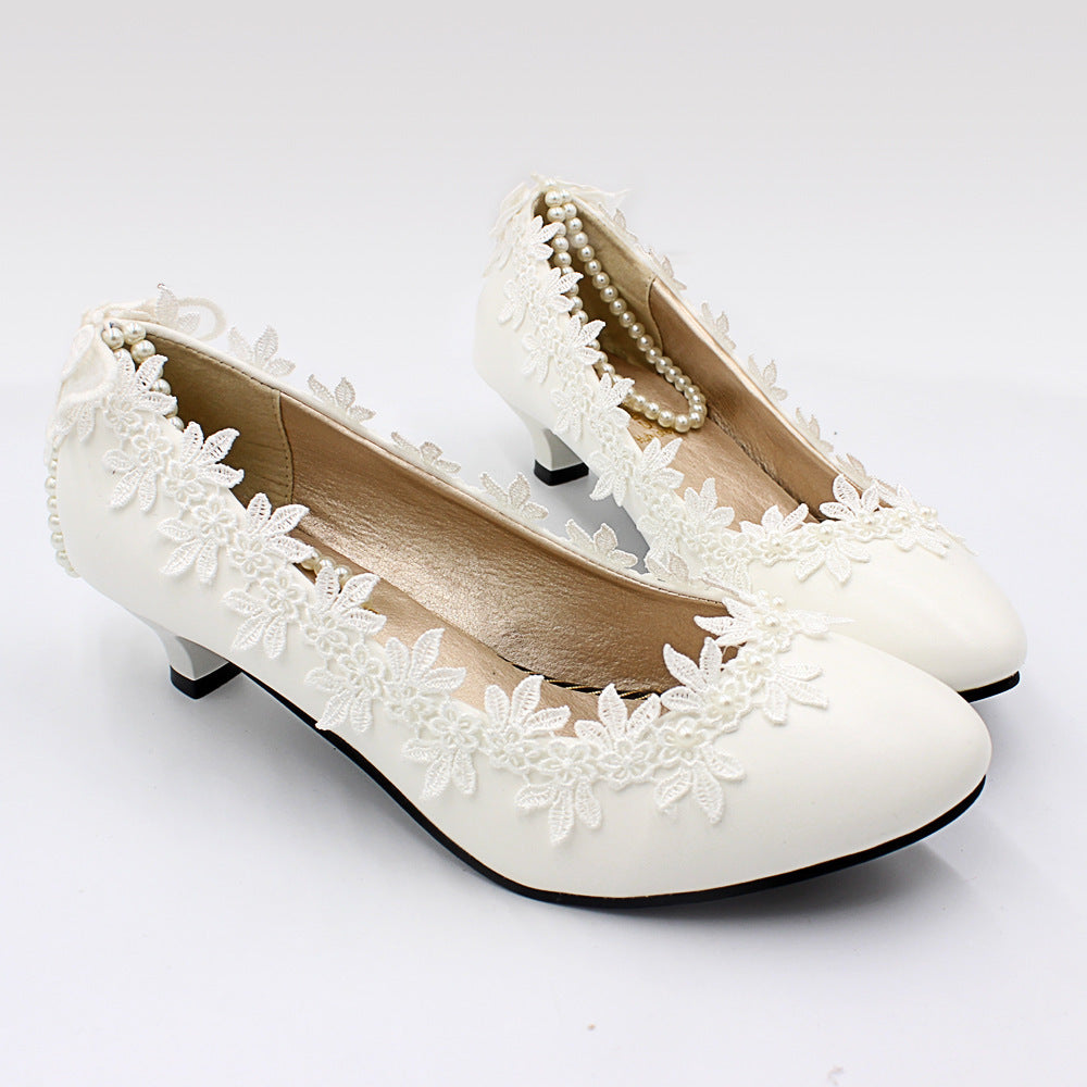 Zapatos de boda blancos sencillos de tacón bajo para mujer