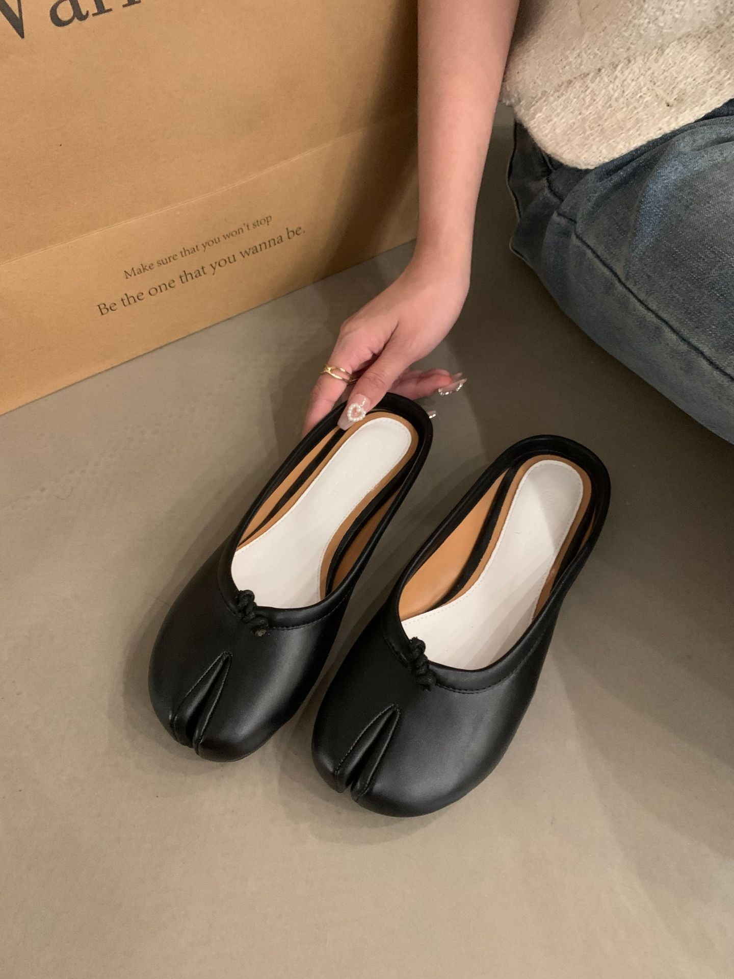 Split Toe Trotter Low-cut Slip-on Shoes