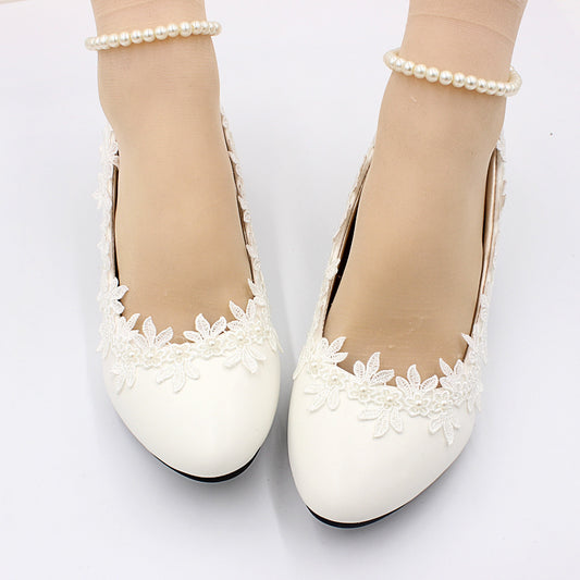 Zapatos de boda blancos sencillos de tacón bajo para mujer