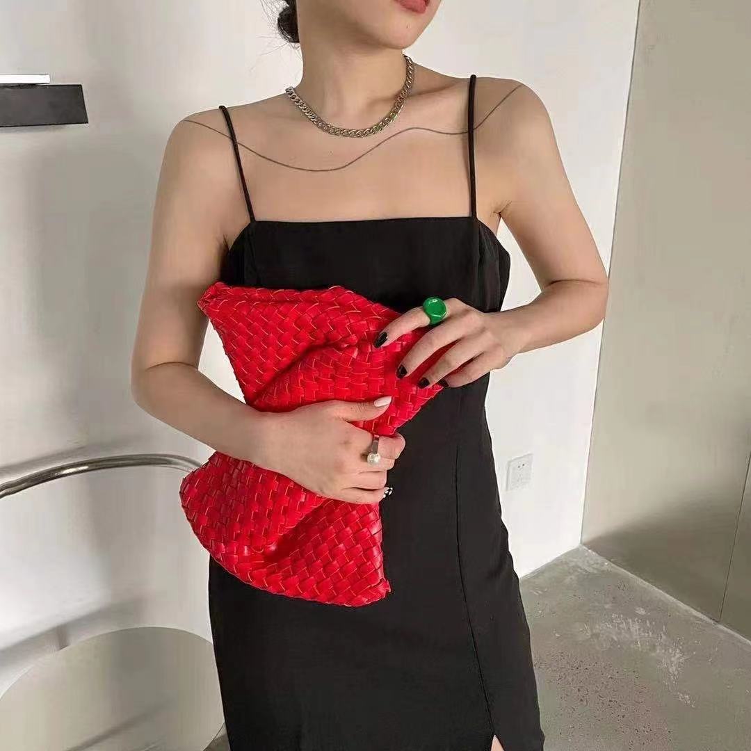 Versatile Fashion Woven Clutch Fashionable Hand Grab