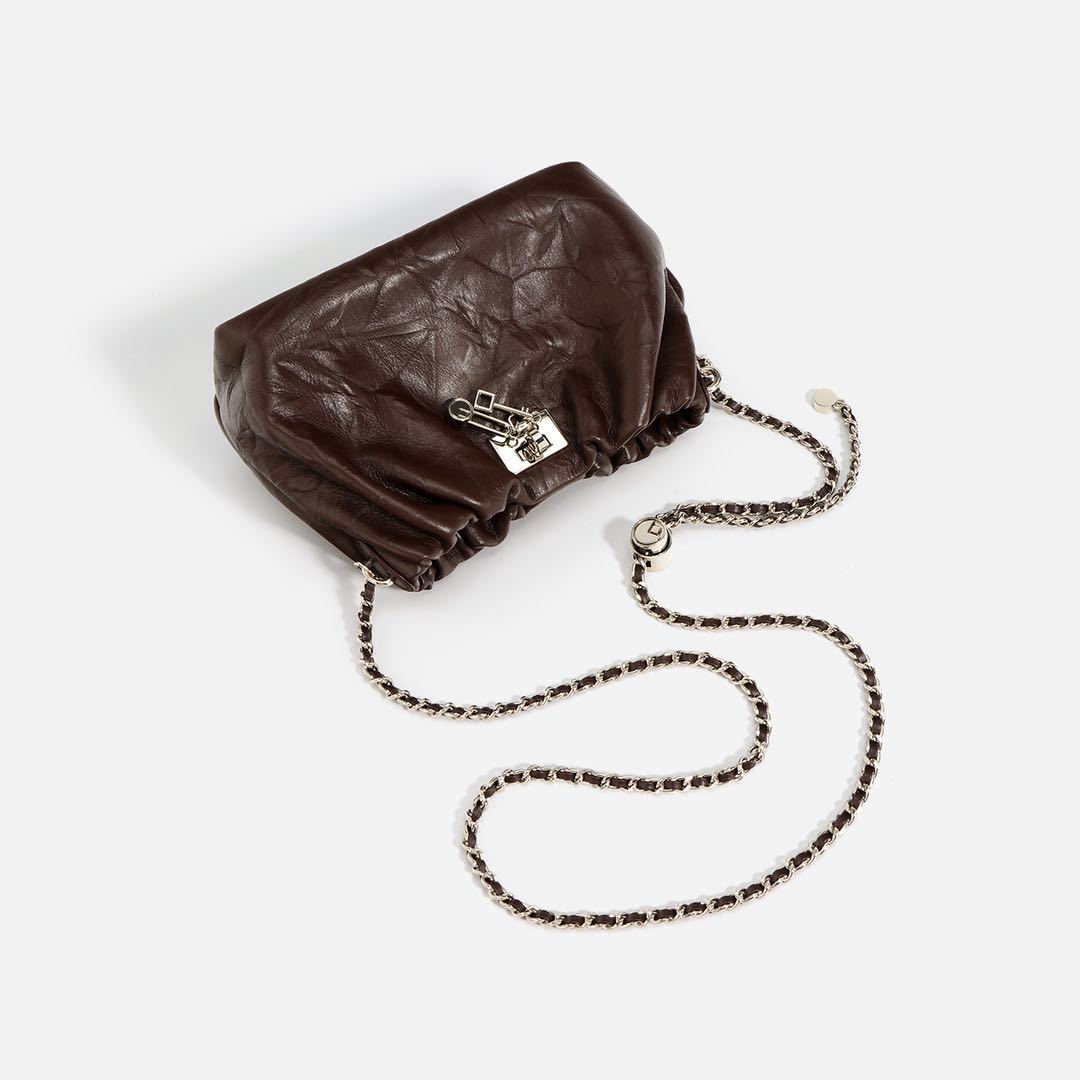 Leather Folds Cloud Bag Retro High-grade Temperament Lock