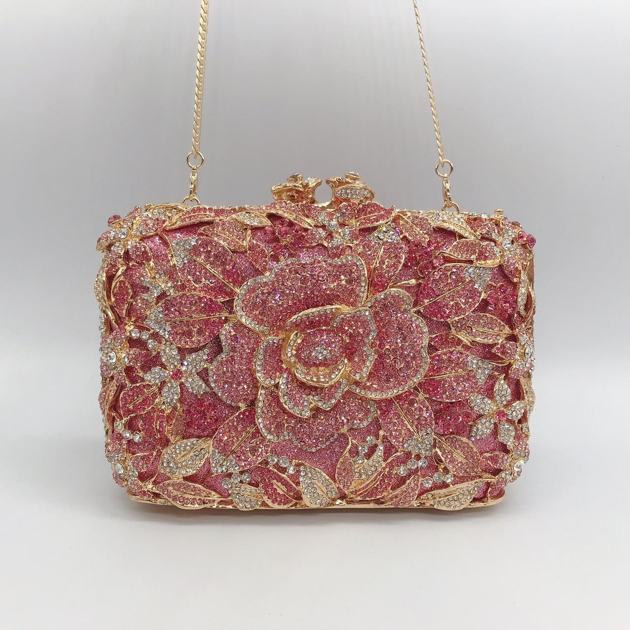 Bolso de noche tipo sobre con cadena de diamantes y metal rosa