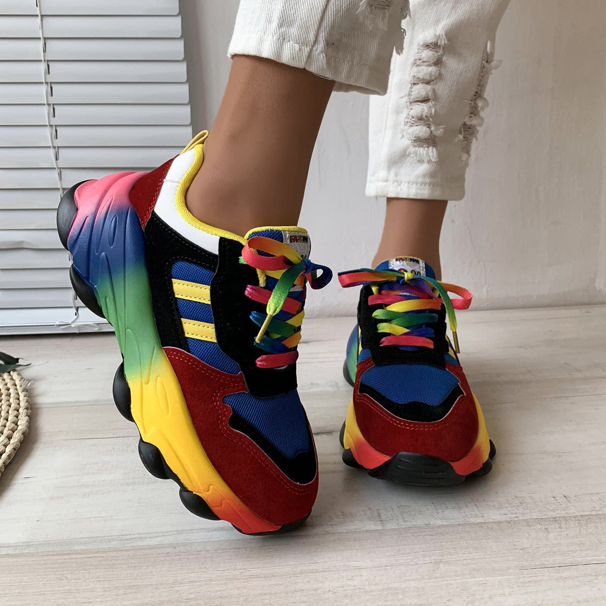 Zapatillas deportivas de suela gruesa de colores para mujer