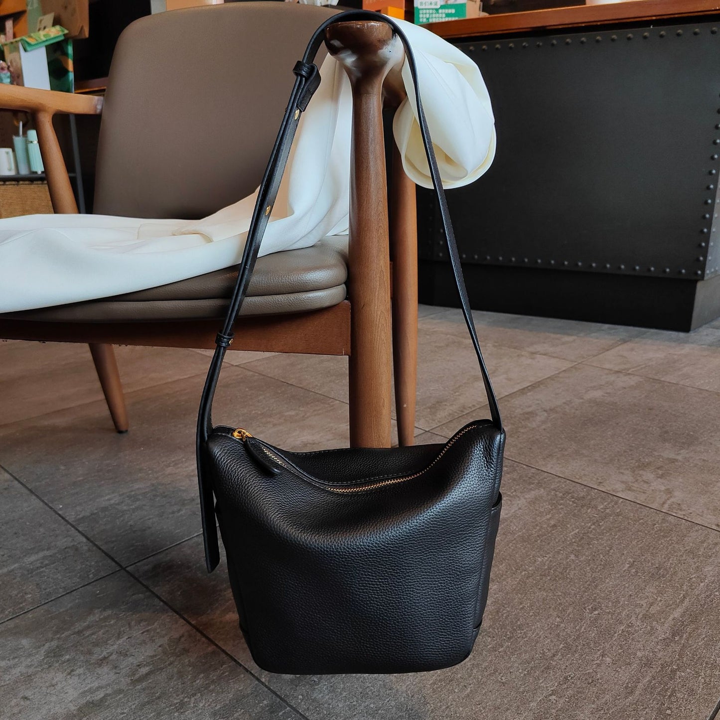 Bolso bandolera informal de moda para mujer que combina con todo