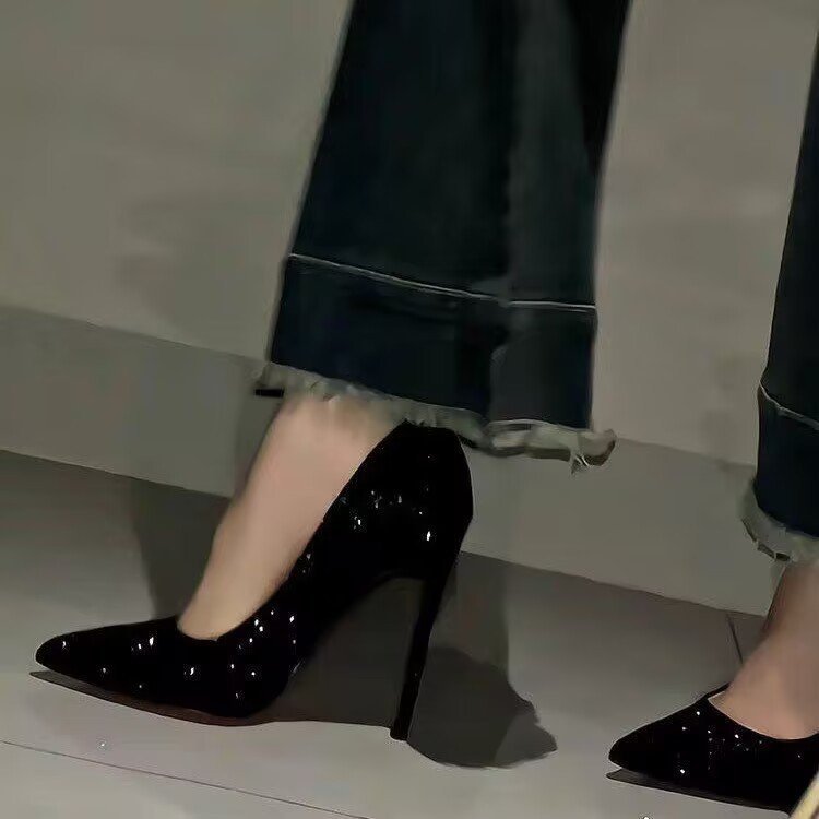 Chaussures à talons fins et pointues pour femmes à paillettes noires