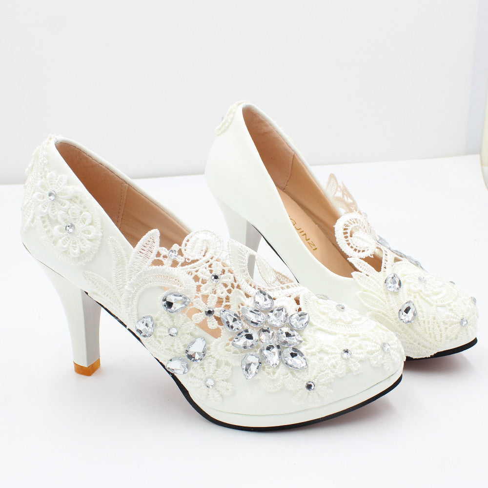 Zapatos de boda blancos de tacón alto con punta redonda y encaje de diamantes de imitación