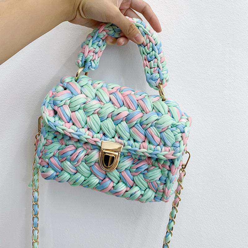 Bolso bandolera tejido a mano en crochet