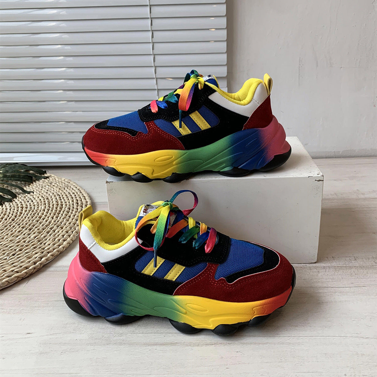 Zapatillas deportivas de suela gruesa de colores para mujer