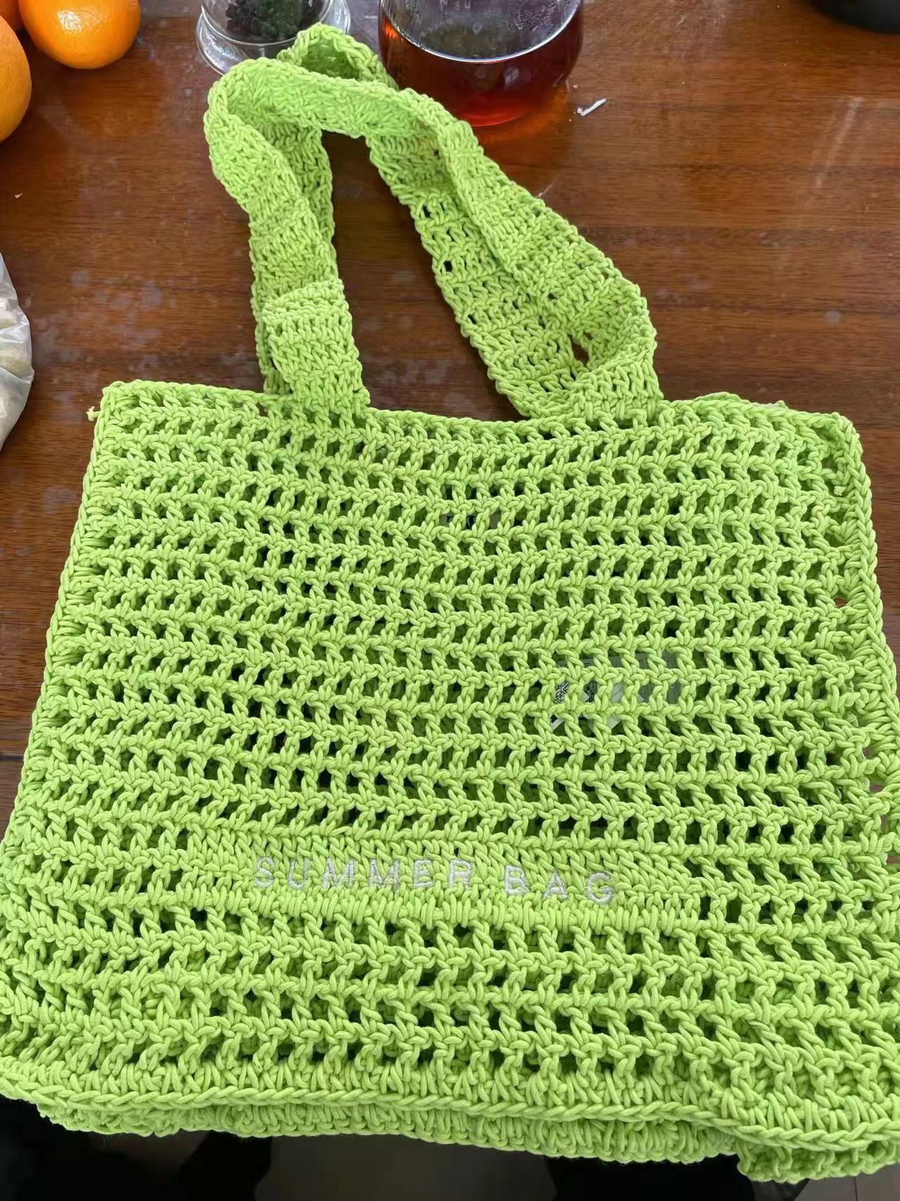 Bolso de mano de paja de crochet hueco para verano junto al mar