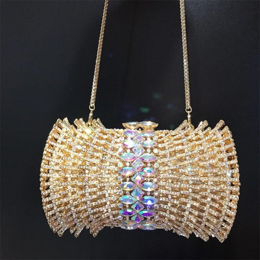 Cartera de mano vacía con cadena de diamantes y estuche rígido para mujer