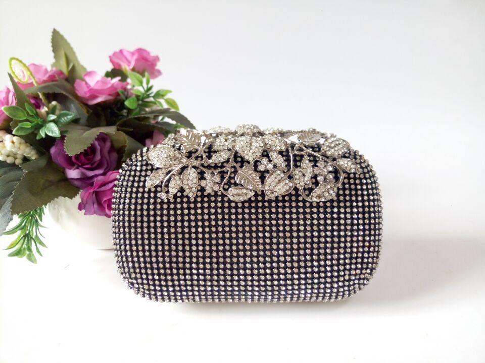 Leaf-shaped Flowers Diamond Dinner Clutch