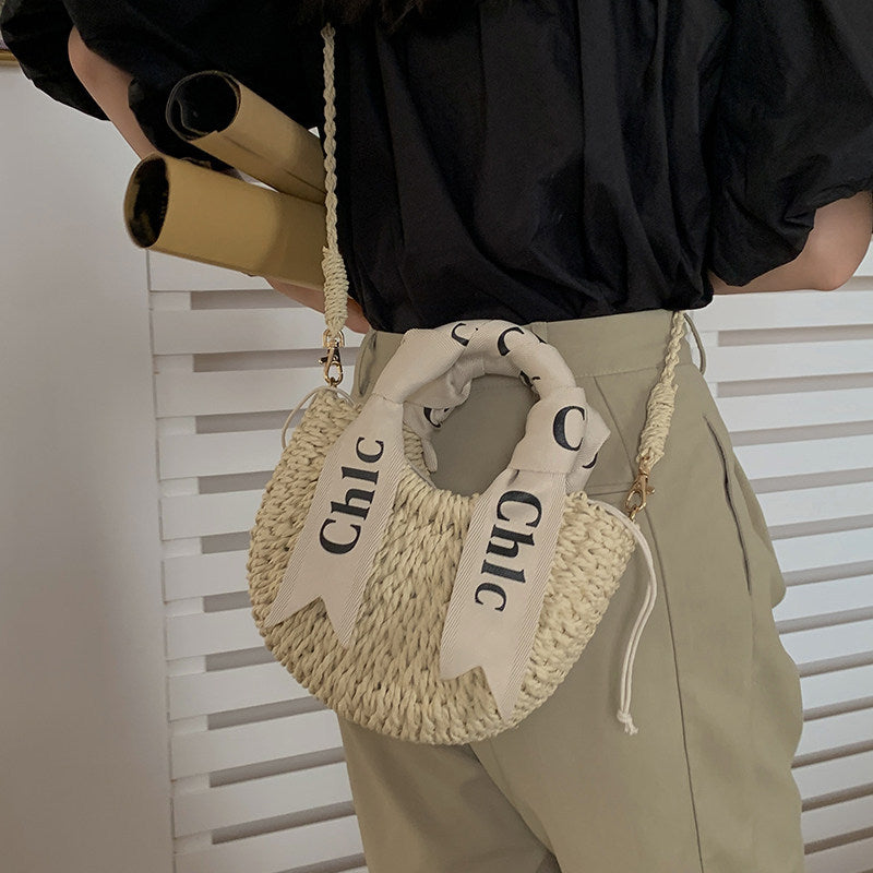 Bolso bandolera tejido de paja con letras y pañuelo de seda para mujer