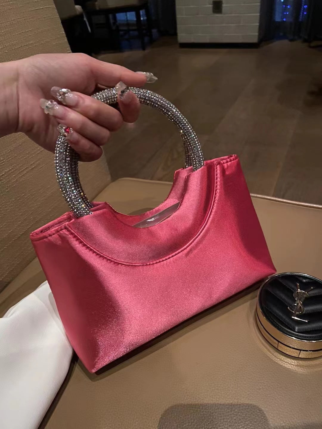 Bolso de mano de satén de seda con diamantes de imitación para cenas de mujer Diseño de interés especial