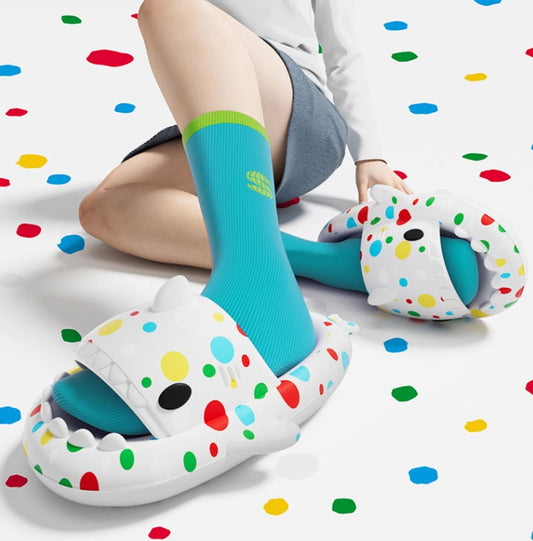 Pantuflas de pareja con diseño de tiburón y puntos de onda de Circular Universe