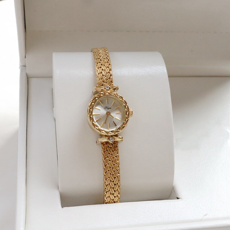 Montre pour femme simple rétro à intérêt spécial, petite montre de luxe légère en or