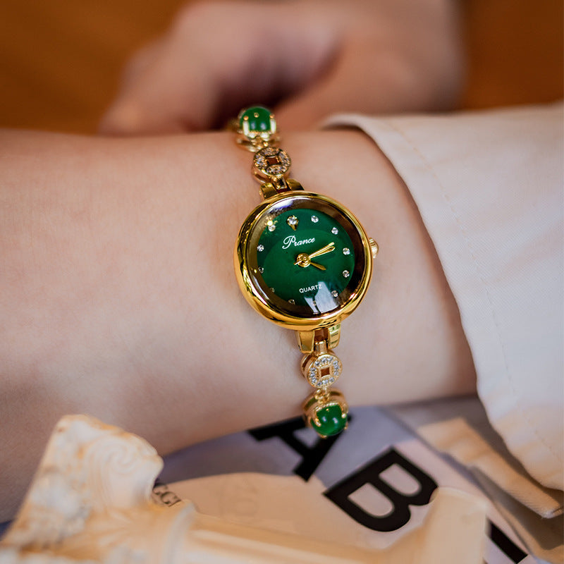 Montre pour femme avec bracelet en cuivre et jade calcédoine