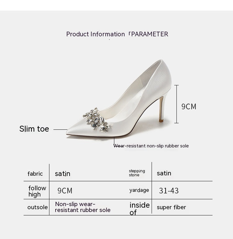 Tacones altos de novia de satén blanco y cristal