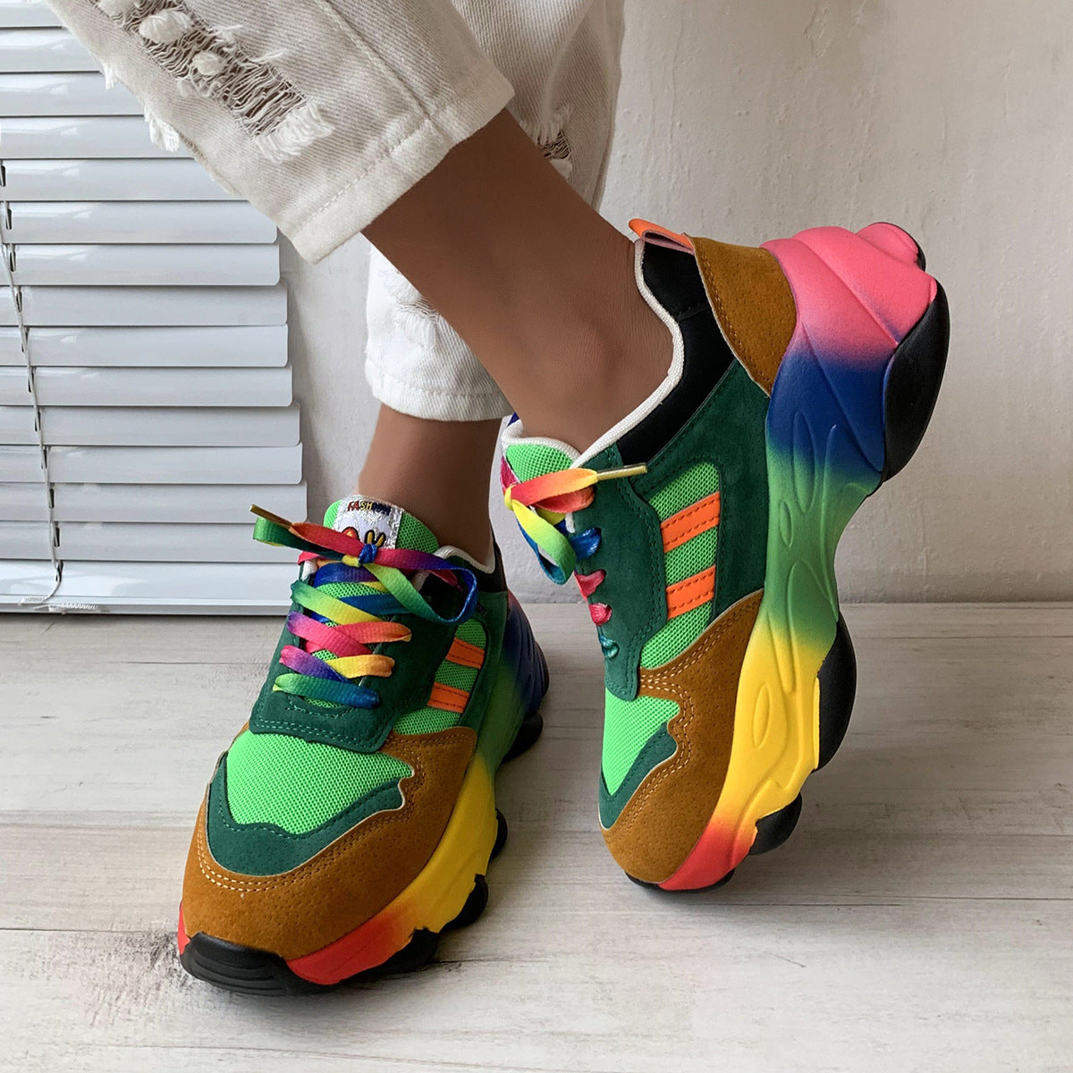 Zapatillas deportivas de suela gruesa de colores para mujer