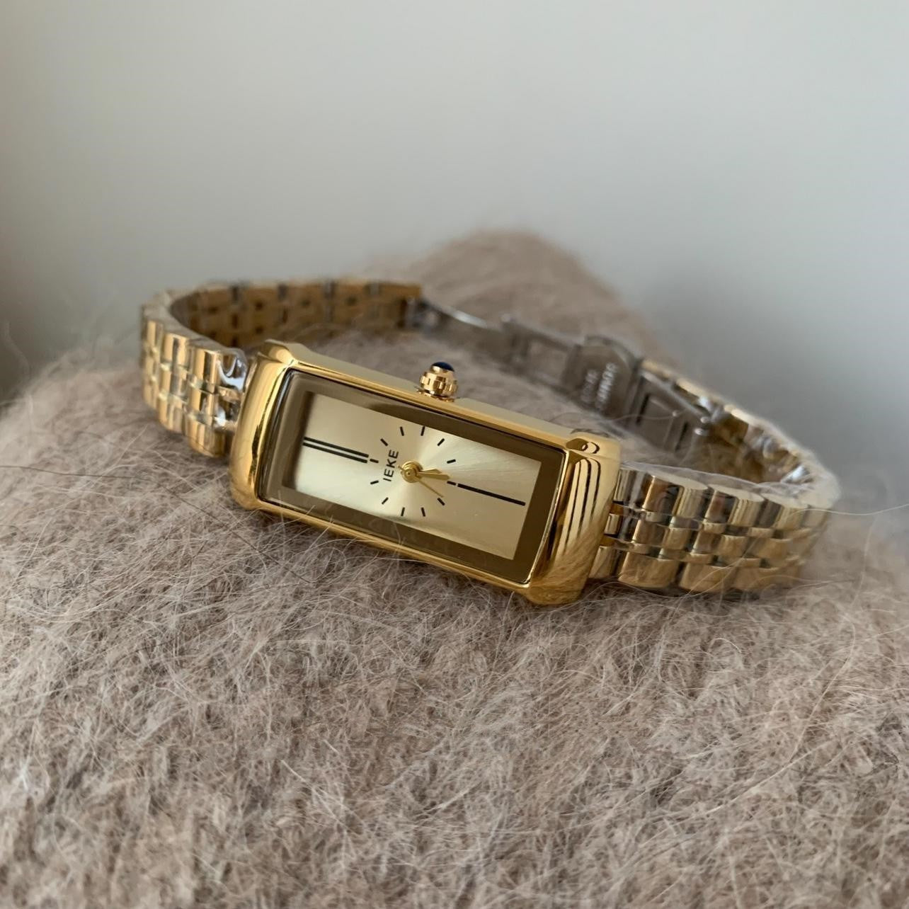 Reloj de cuarzo con correa de acero estilo retro, rectangular y dorado para mujer