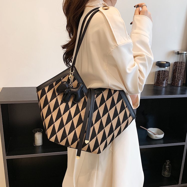 New Women's Fashion Trend PU One Size Shoulder Bag