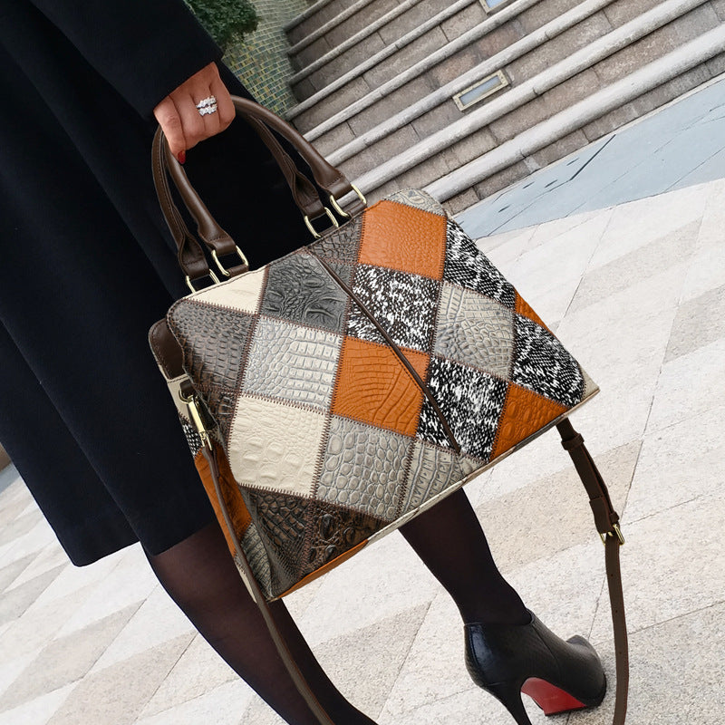 Bolso de hombro de mujer con diseño de patchwork y colores en contraste