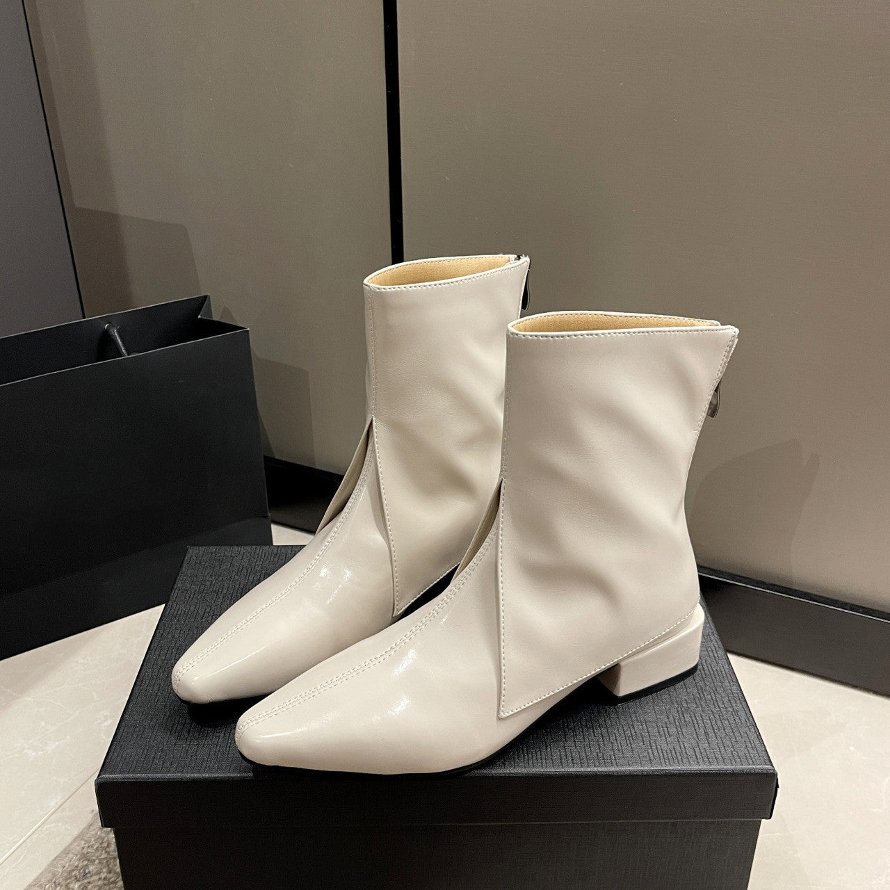 Botas de tacón grueso con temperamento a la moda para mujer