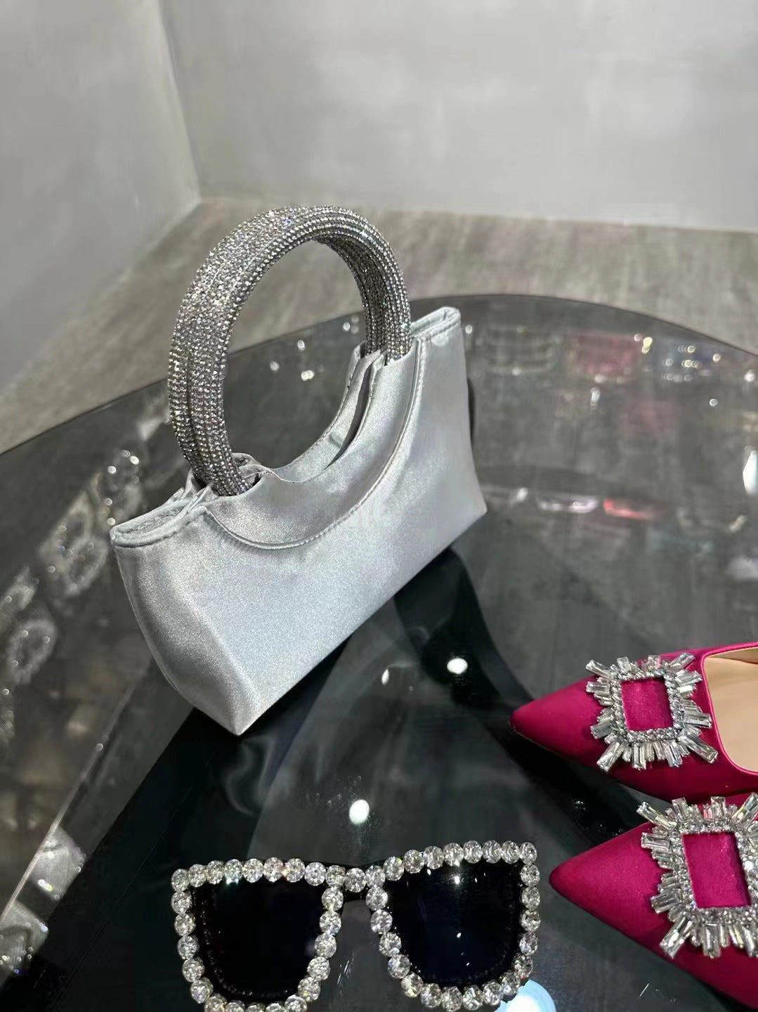 Bolso de mano de satén de seda con diamantes de imitación para cenas de mujer Diseño de interés especial