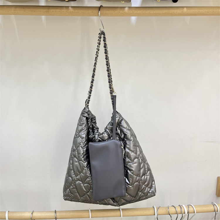 Bolso de mano de cuero suave de alta calidad para mujer, informal, a la moda, personalizado, bordado con aguja enhebrada, con cadena en el hombro